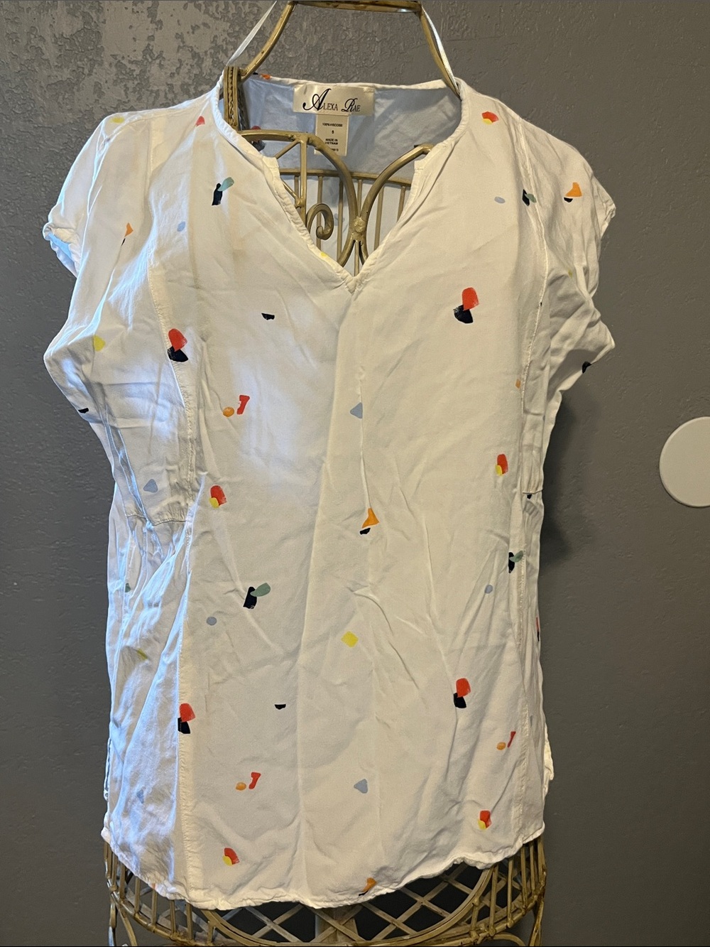White Short-Sleeve V-Neck Top with Multicolor Abstract Dots